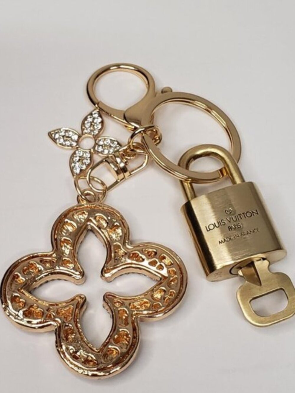 Authentic LV Gold Padlock & Key 🔑 Bag Charm / Unbranded Flower Keychain Combo - Picture 3 of 8